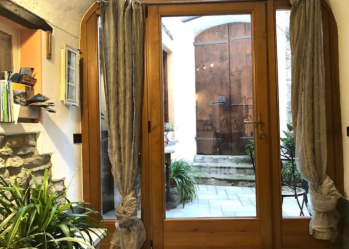 Charming Apartment In Menaggio Old Town Апартаменты *