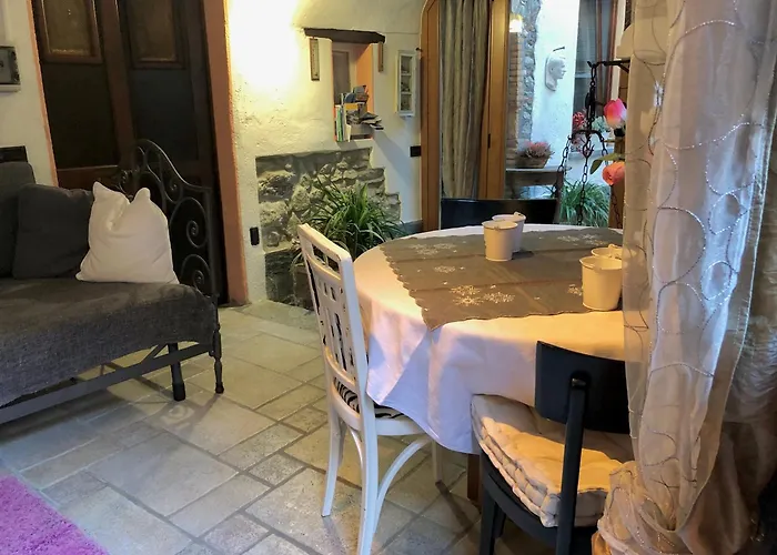 Апартаменты Charming Apartment In Menaggio Old Town Менаджо