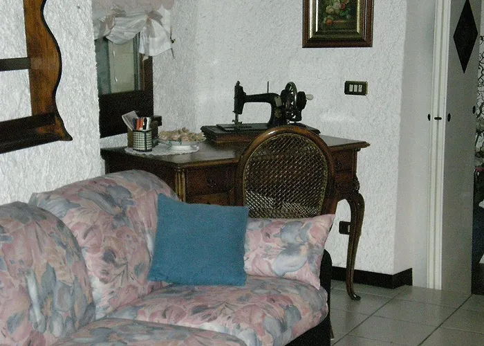 Charming Apartment In Menaggio Old Town Апартаменты *