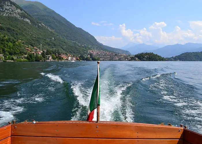 Апартаменты Charming Apartment In Menaggio Old Town