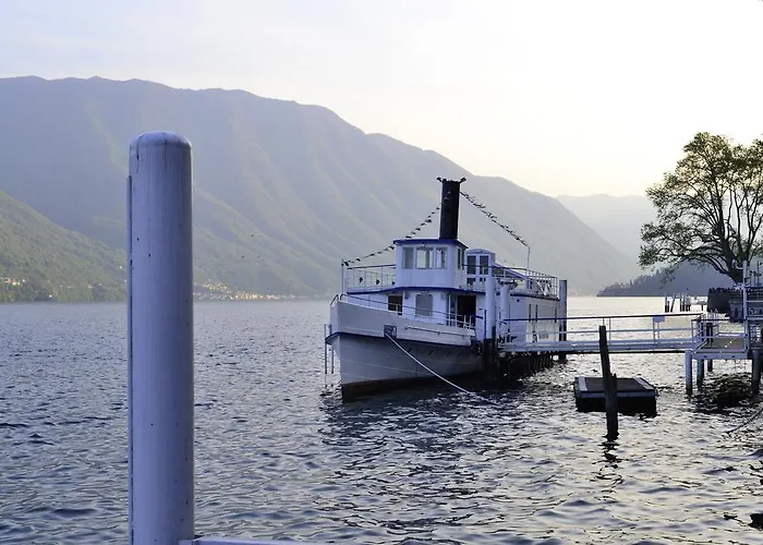 Charming Apartment In Menaggio Old Town Апартаменты