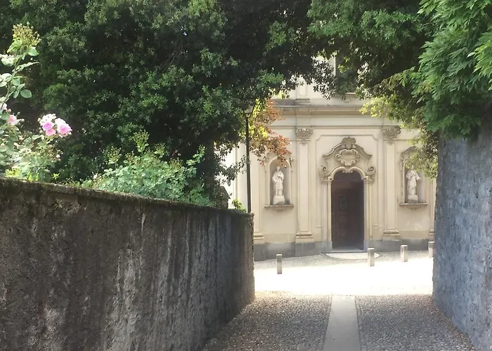 Charming Apartment In Menaggio Old Town Апартаменты