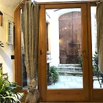 Charming In Old Town Apartman *