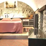 Charming In Old Town Apartman Menaggio