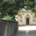 Charming In Old Town Apartman