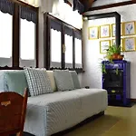 Charming In Old Town Apartman