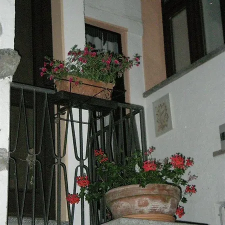 Charming In Old Town Apartman Menaggio