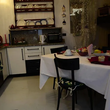 Charming In Old Town Apartman