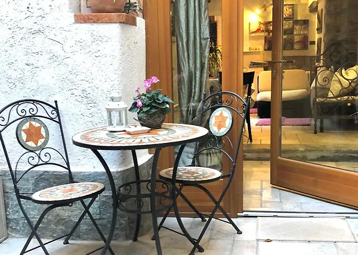 Charming Apartment In Menaggio Old Town * メナッジョ