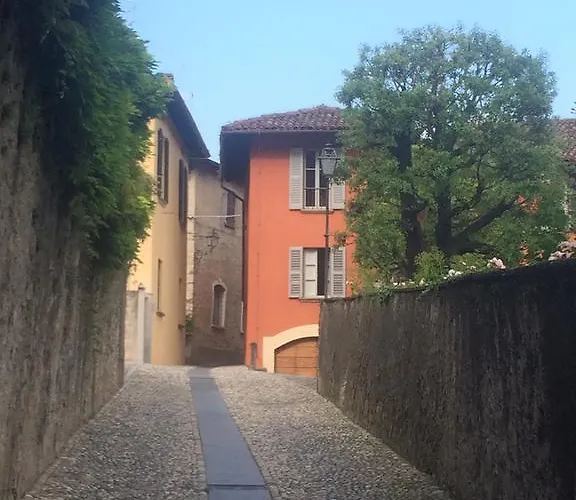 Charming Apartment In Menaggio Old Town