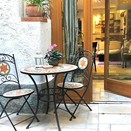 Appartamento Country House Menaggio * Менаджо